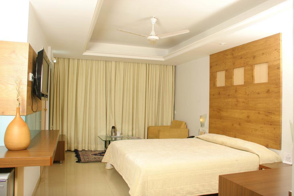 Hotel Pearl Kolhapur1 Room photo